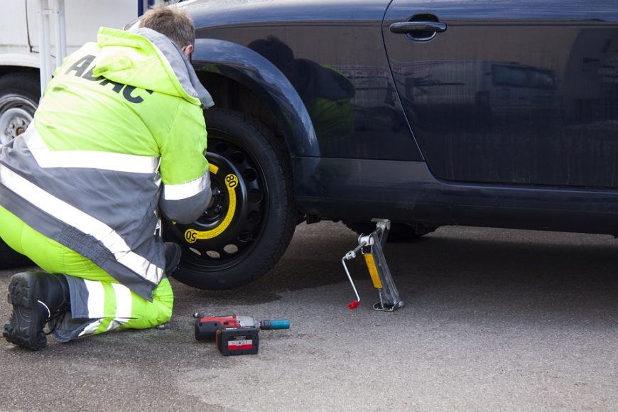 Por que pneus de menor largura devem usar maior calibragem?
