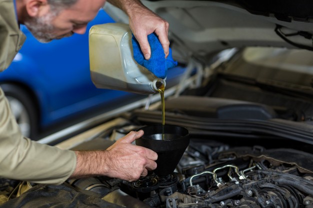 Quando trocar o óleo do seu carro?