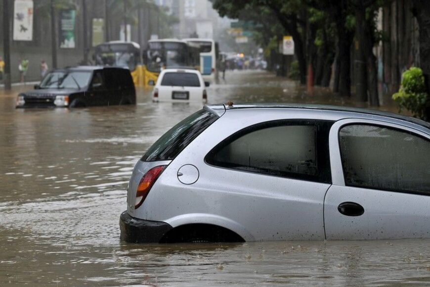 Carro em enchente: o que fazer e como evitar prejuízos