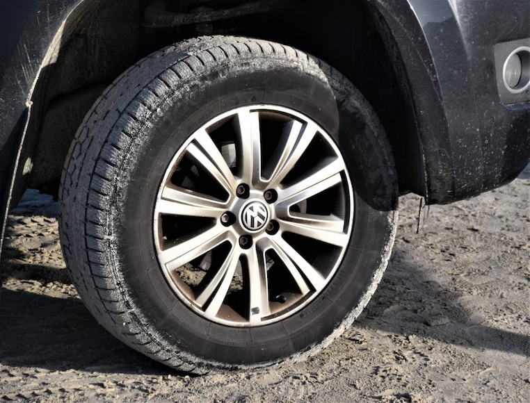 O que é pneu trincado e o que fazer para evitar