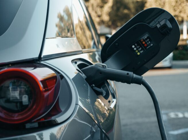 Bateria de carro híbrido: vida útil e quando trocar.