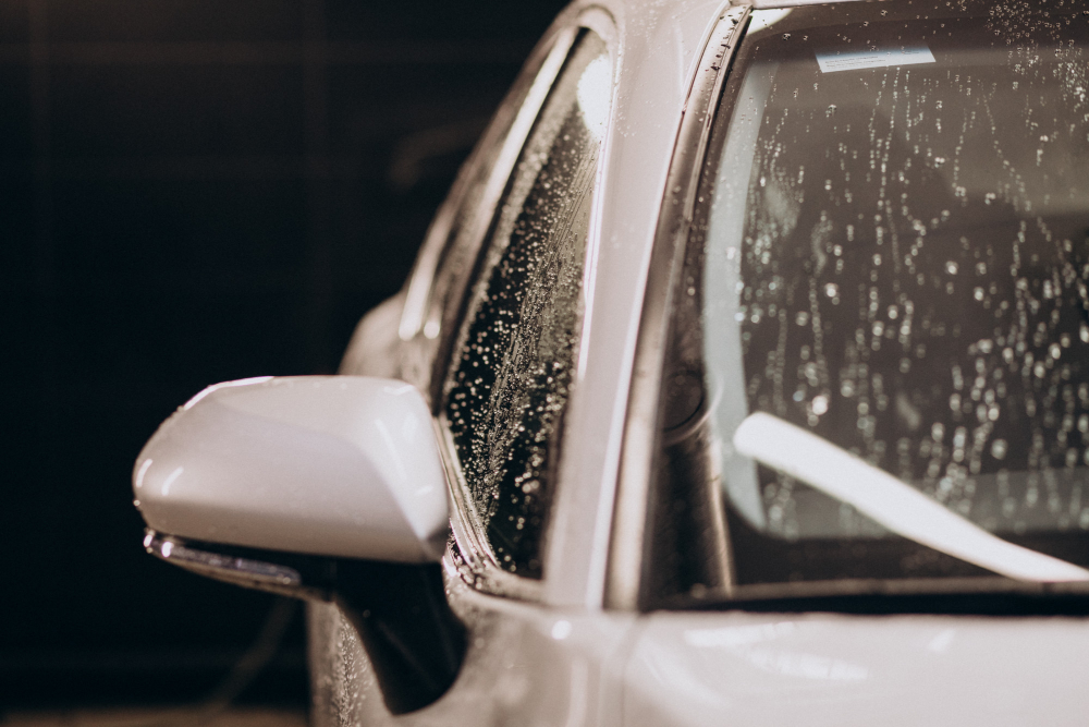Derrapagem na chuva: o desgaste silencioso nos freios do carro.