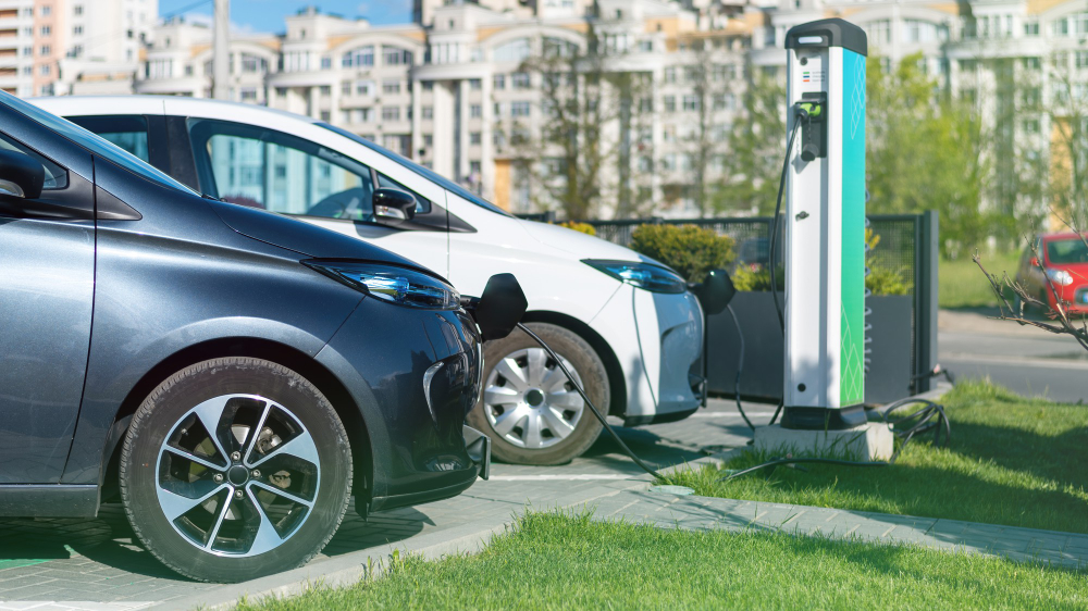 Manutenção de híbridos e elétricos: o que muda na revisão.